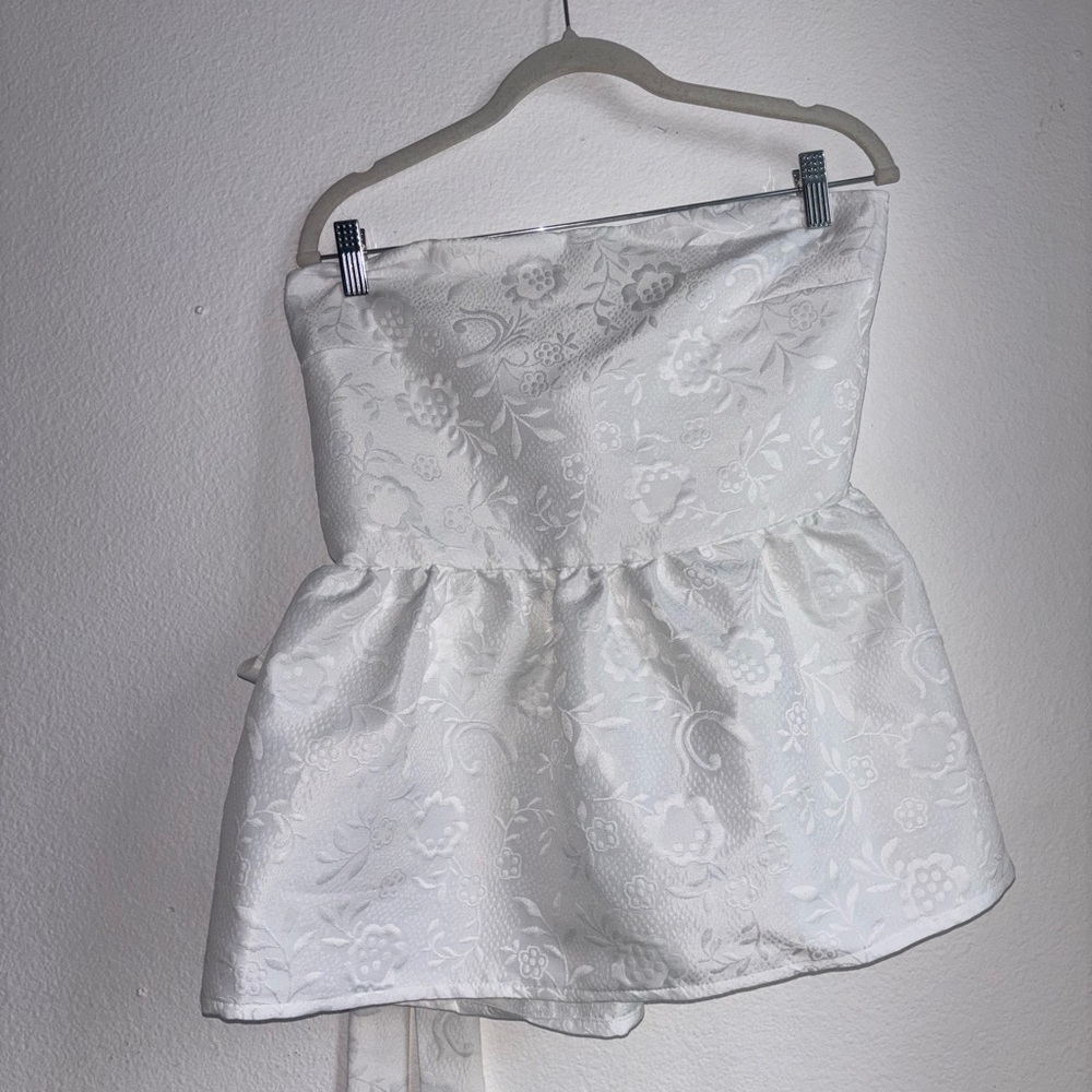 LAAGAM White Cecicle Open Back Top Medium Large Floral - Picture 2 of 6